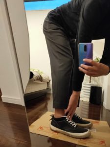 2020ソフトタッチタートルネックTの黒Mかがんだとこ