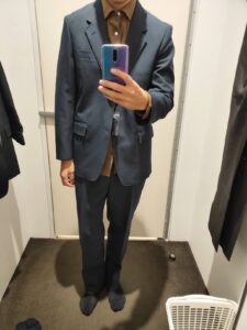 2021年春夏ユニクロUレギュラーフィットセットアップのネイビー前