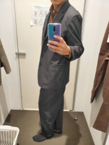 2021年春夏ユニクロUリラックスフィットテーラード ジャケットセットアップのブラック横