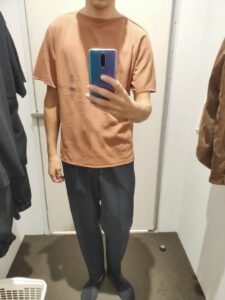 2021年春夏ユニクロUファインゲージボートネックセーターのオレンジM前