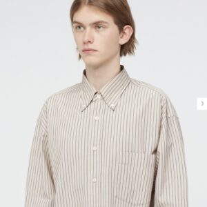 2021年春夏ユニクロUワイドフィットストライプシャツのモデル４