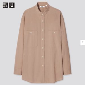 2021年春夏ユニクロUワイドフィットスタンドカラーストライプシャツのモデル４
