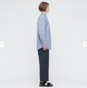 2021年春夏ユニクロUワイドフィットシャツのモデル２