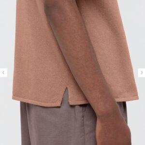 2021年春夏ユニクロUファインゲージボートネックセーターのモデル４