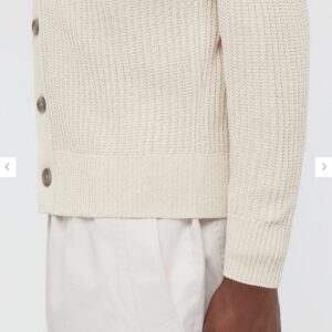 2021年春夏ユニクロUラグランVネックカーディガンのモデル４